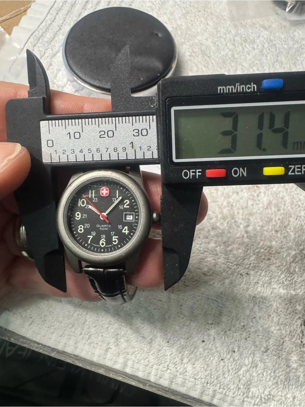 Swiss Quartz 50M Black Dial Wristwatch with Date